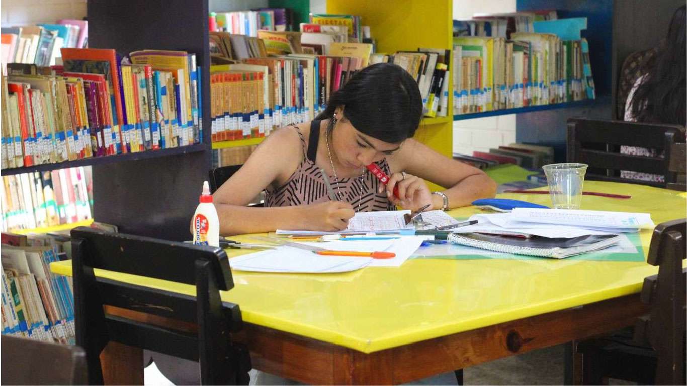 becas-programa-ayuda-fundit-child-niños-tejar-04